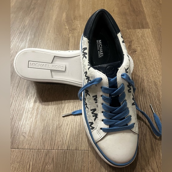 GREAT CONDITION! FREE SHIPPING! Michael Kors Sneakers - Picture 4 of 4